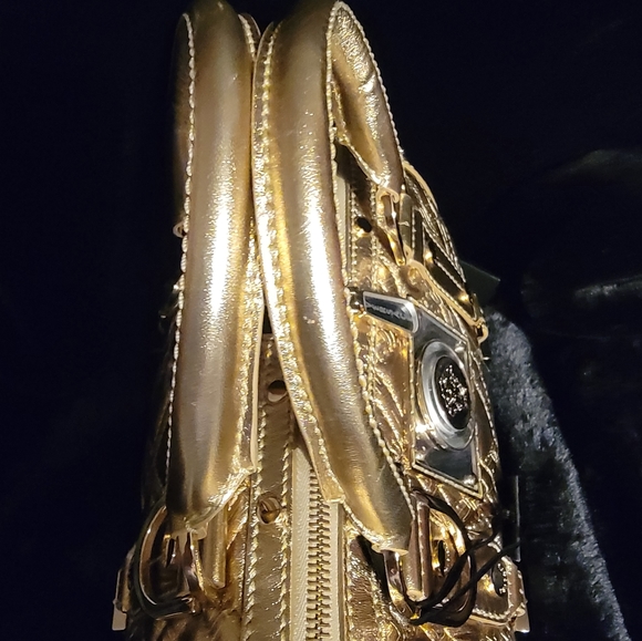 NWT's Versace Vintage EXTREAMLY RARE Authentic Quilted Gold Leather Bag - Picture 5 of 16